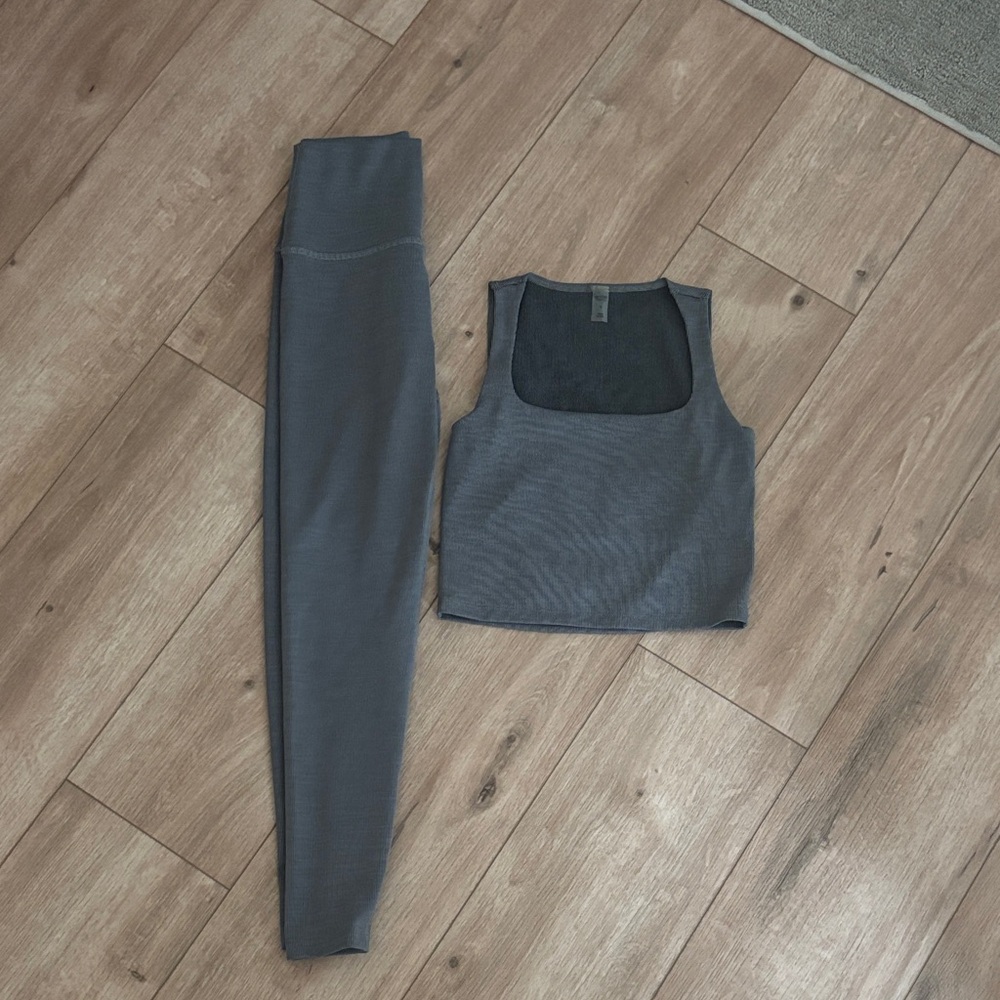Beyond Yoga Gray Activewear Set